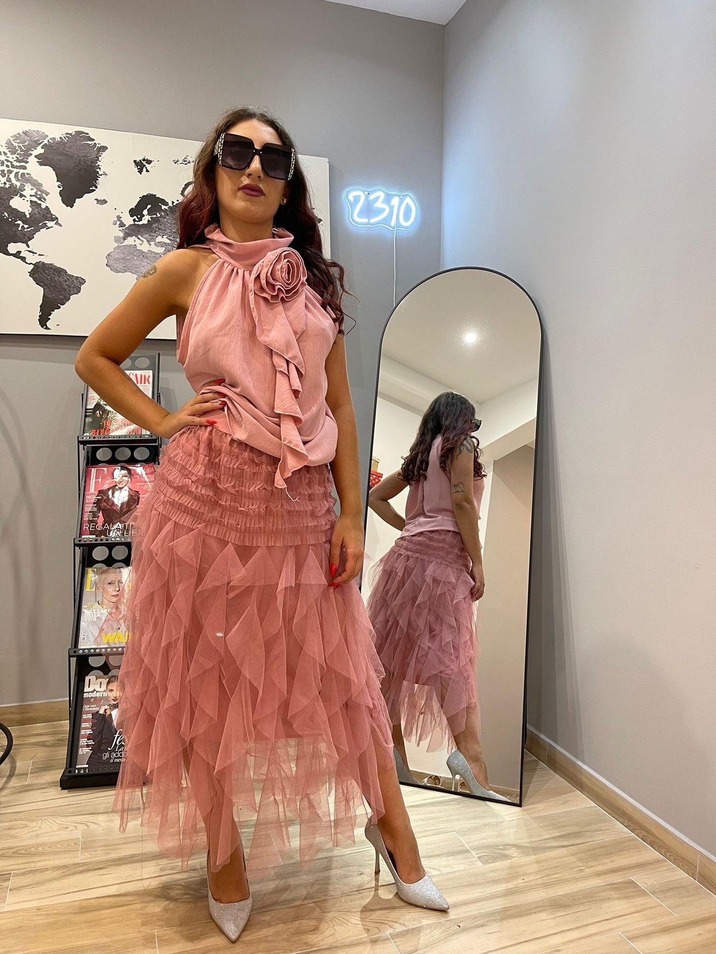 TOP CON ROSA RIMOVIBILE