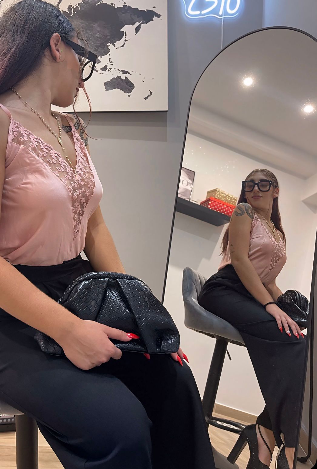 TOP IN RASO CON PIZZO